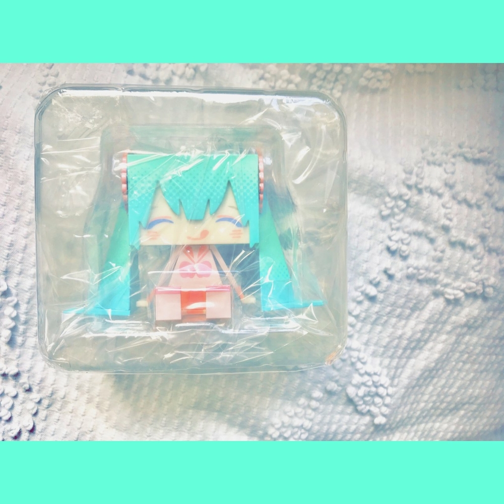 💙Rare Hatsune Miku plastic mascot